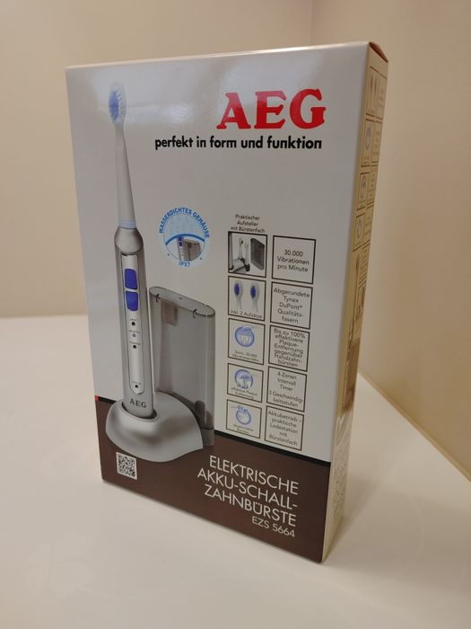 Nowa, nigdy nieotwierana elektryczna szczoteczka do zębów