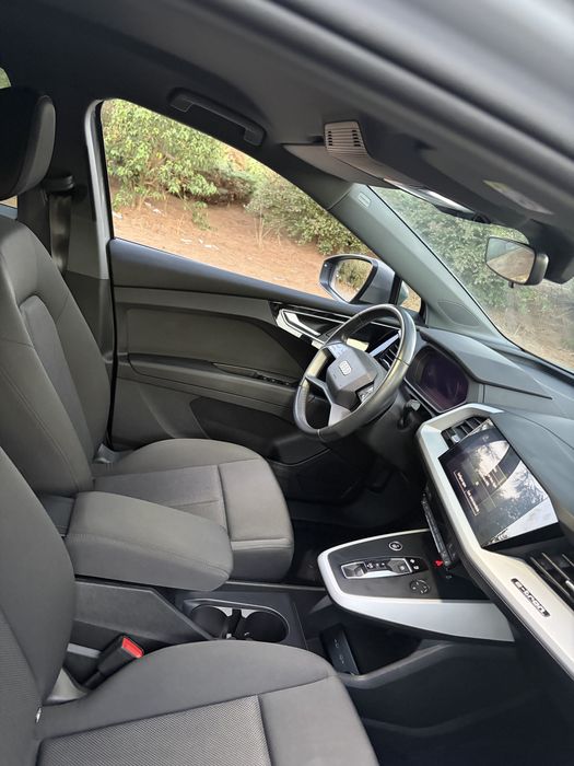 Audi Q4 - Etron 35 (Garantia)