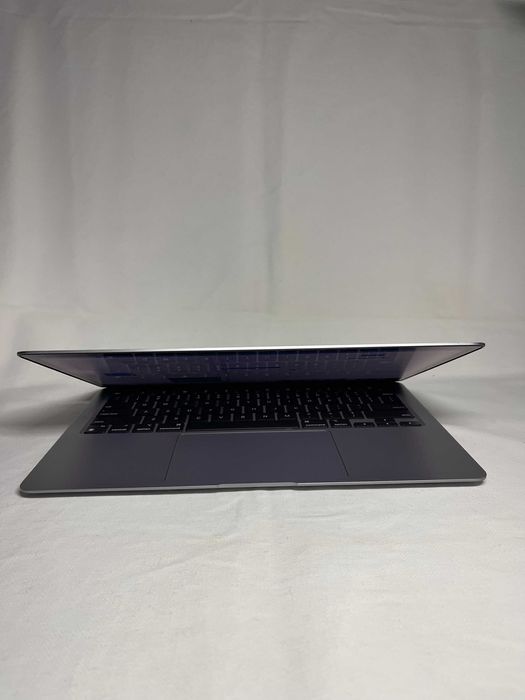 MacBook Air 13" 256gb (M1, 2020, 84%АКБ) a2337