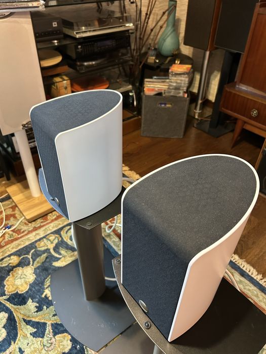 Fantasticas colunas monitoras LINN Kiko como novas. Excelente som