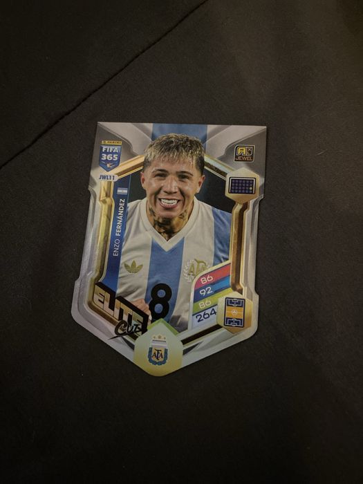 Karty pilkarskie 2026 Adrenalyn Panini do wymienienia.