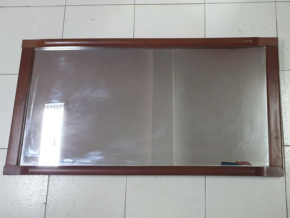Espelho retangular vintage em madeira maciça - 106x55cm