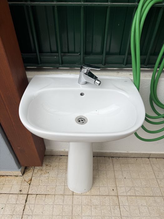 Lavatório com coluna wc + torneira