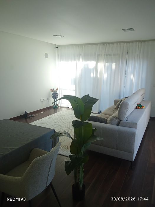Aluga-se Quarto.