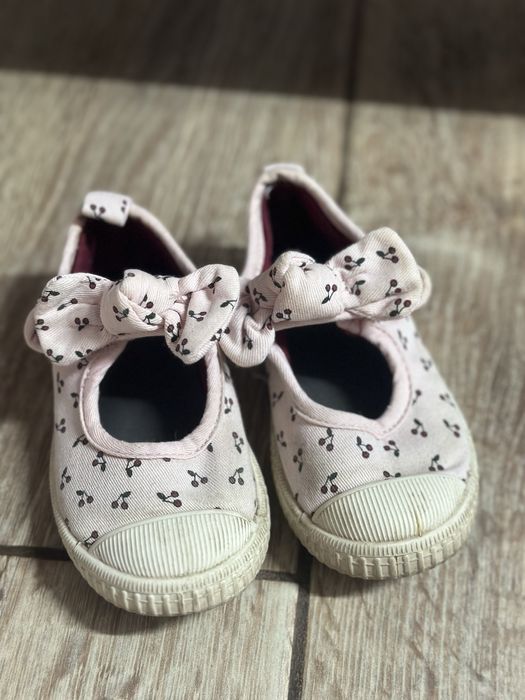 Кеди взуття дитячі тапочки 23-24 размер