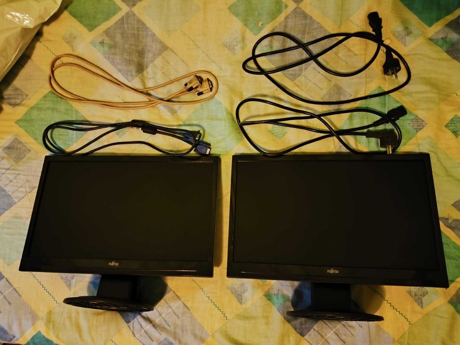 FUJITSU L3190T monitors in perfect condition. (Cables included)64730009563651120