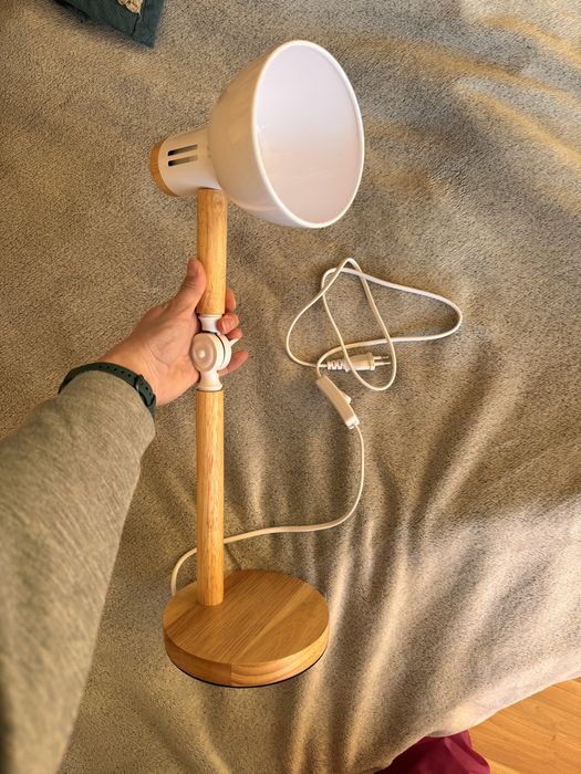 Настільна лампа нова