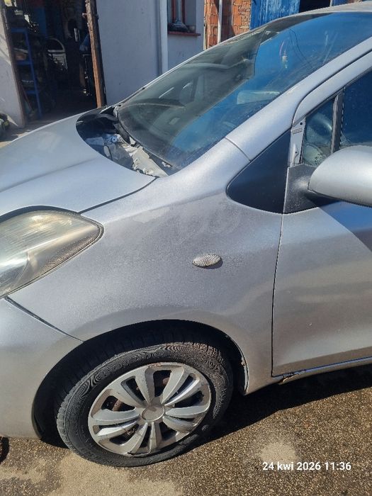 Błotnik lewy Toyota Yaris II LIFT 1E7