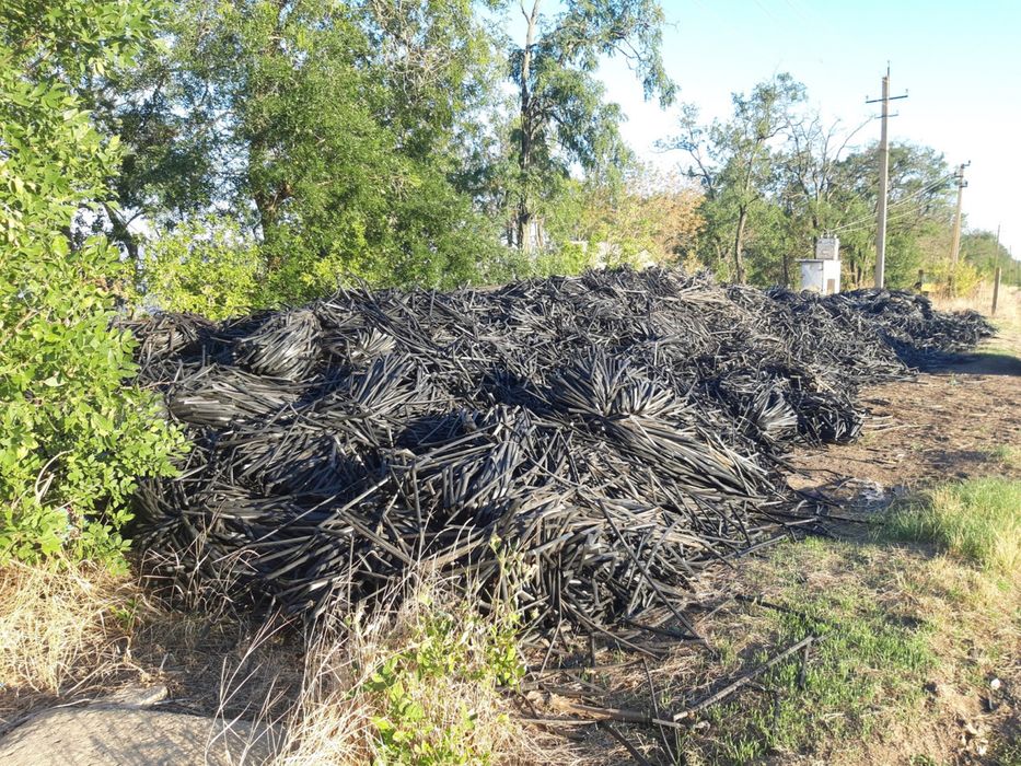 Куплю плівку поліетилен чорна агрорукав крапельний полив біг-бег клійо