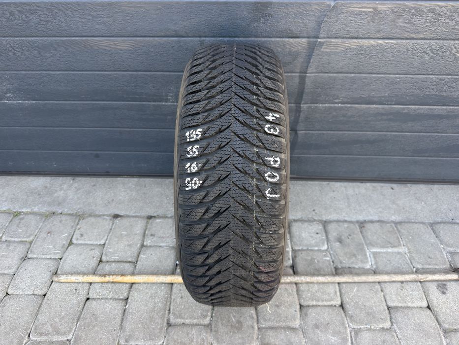 Pojedyncza opona zimowa GoodYear 195/55/16 87H
