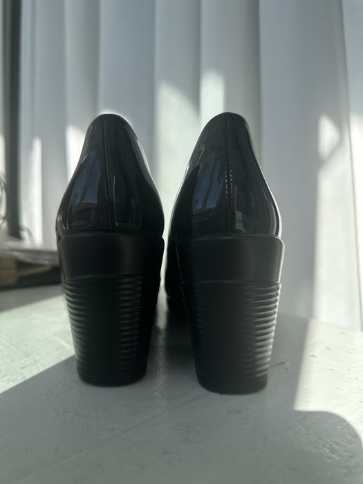 Туфлі жіночі лаковані в гарному стані