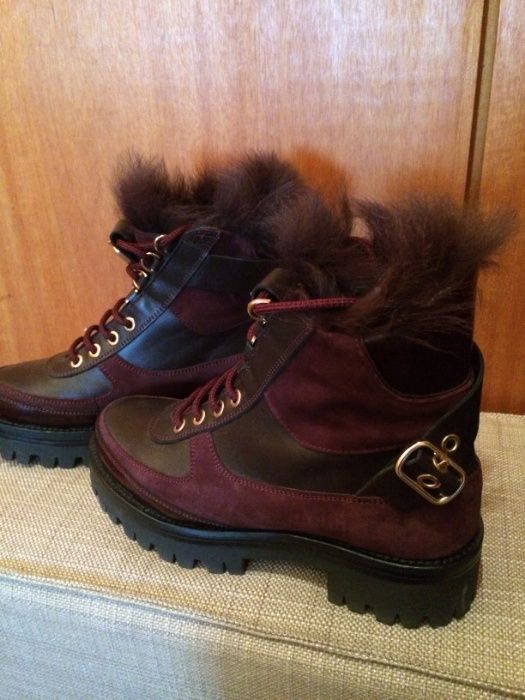 2 pares de botas da Uterque, pretas e bordeau, nº 36, novas