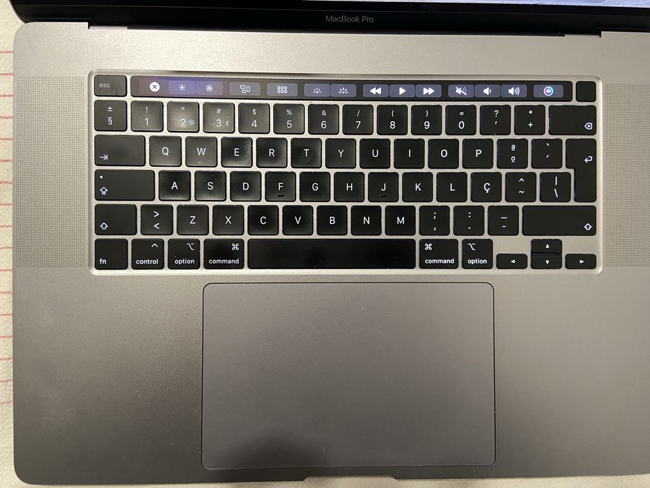 MacBook Pro 16” 2019 Space Gray – i7 6-Core / 16GB RAM / 512GB SSD / Excelente Estado