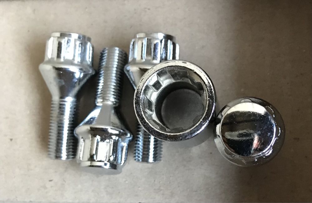 Комплект колісних болтів-секреток конус