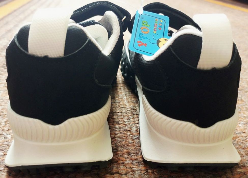 Продам дитячі кросівки