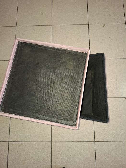 Banco felpudo com arrumação cor rosa velho