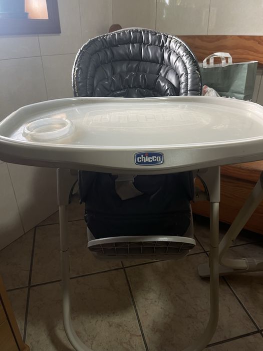 Cadeira  (1) de refeição bebe