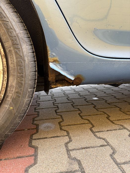 Volkswagen Golf V 1.6 MPI 102 KM