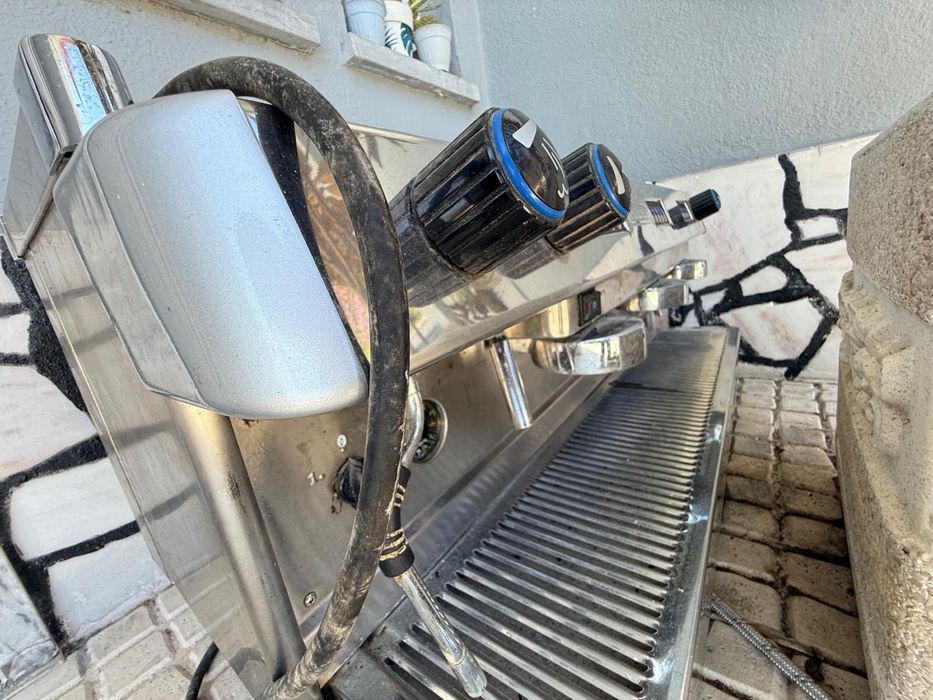 Máquina café profissional Futurete - 3 grupos (NOVA) uso 2 meses