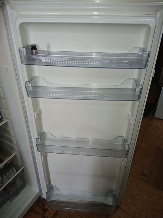 Frigorífico perfeito estado aguas livres Reboleira