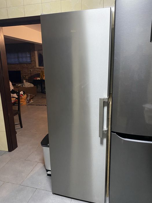 Arca Vertical AEG OAG7M281DX (No Frost - 186 cm - 278 L - Inox