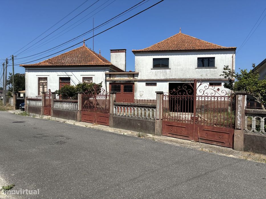 Moradia independente com possibilidade de dividir em duas