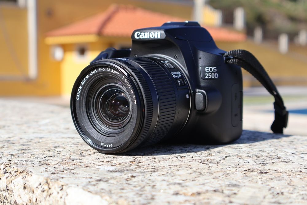 Canon EOS 250D + EFS 18-55 STM