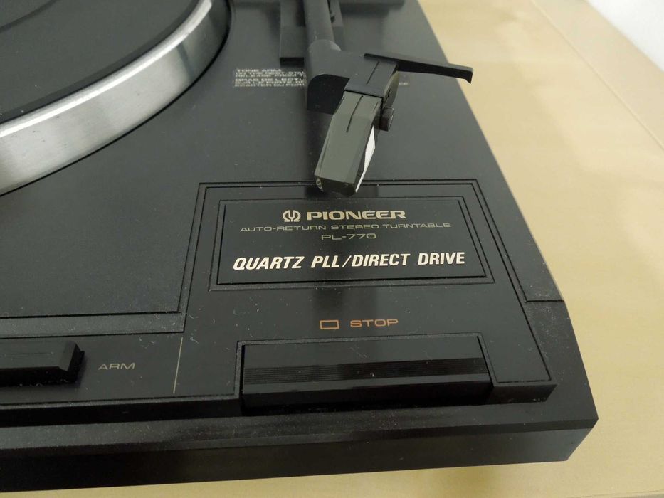 Turntable Pioneer PL770/ Preamp Behringer PP400/ Colunas DJ Monitor 32