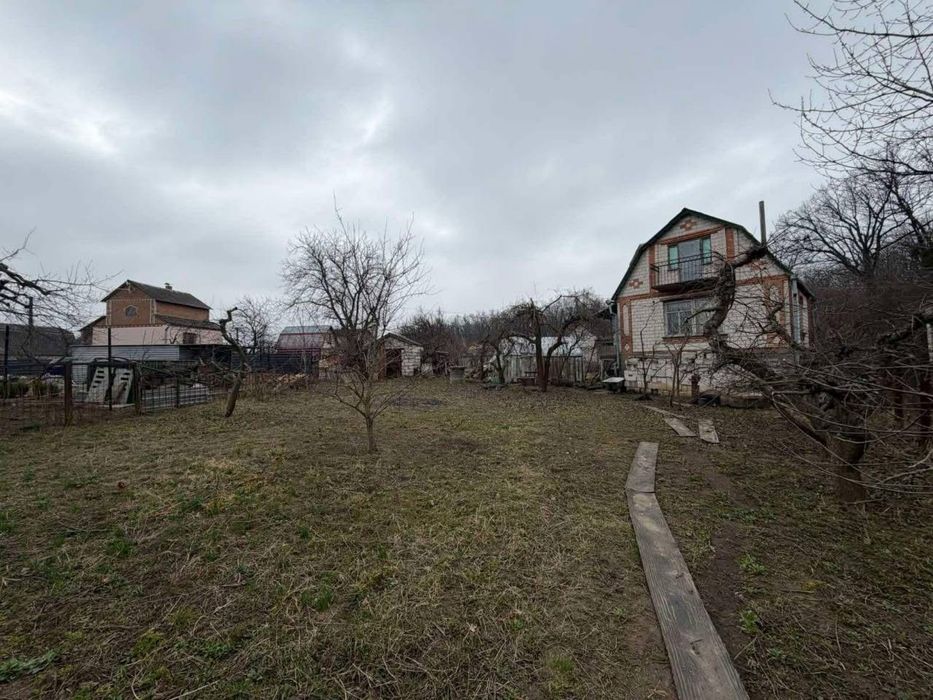 Продаж земельної ділянки 18 сотки  + дача
