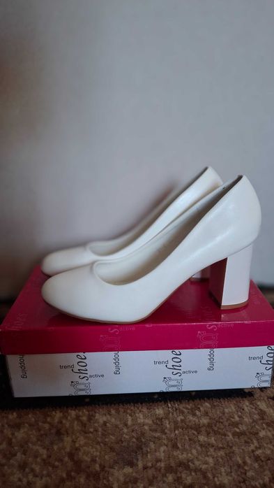 Продам весільні туфлі