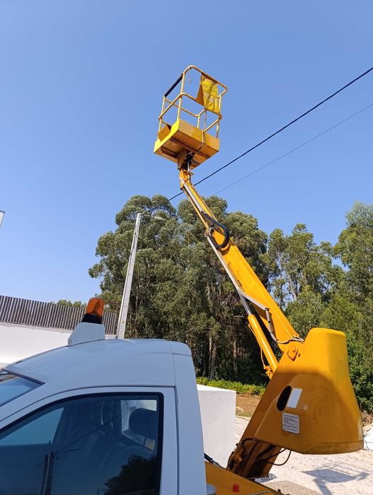 Aluga se Plataforma elevatória, Barquinha elevatória, mini giratória Renault Master