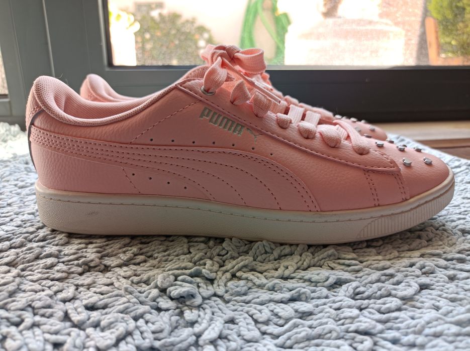 Sapatilhas Puma com aplicaçoes na ponta novas