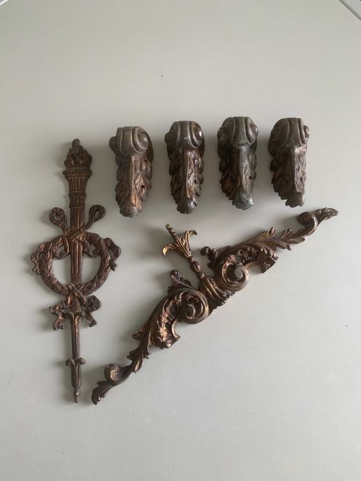 Peças decorativas em latão fundido