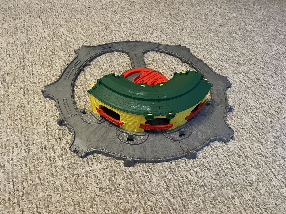 Przeogromny zestaw Tomek i Przyjaciele-pociągi i tory