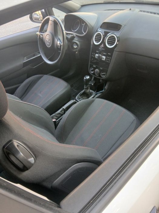 Opel Corsa 1.4 16v (100CV) Black Edition