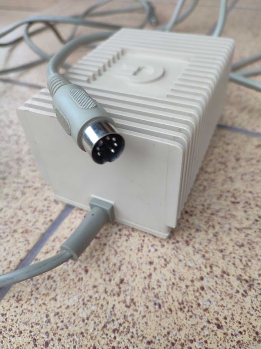 Commodore C64 oryginalny zasilacz, sprawny, stan bdb.