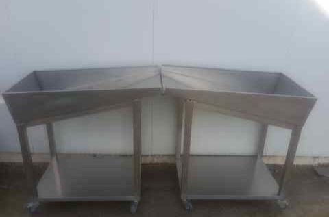 2 carrinhos bancadas inox padaria Ler descrição