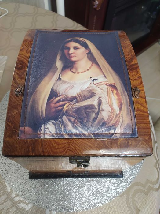 Скринька для прикрас