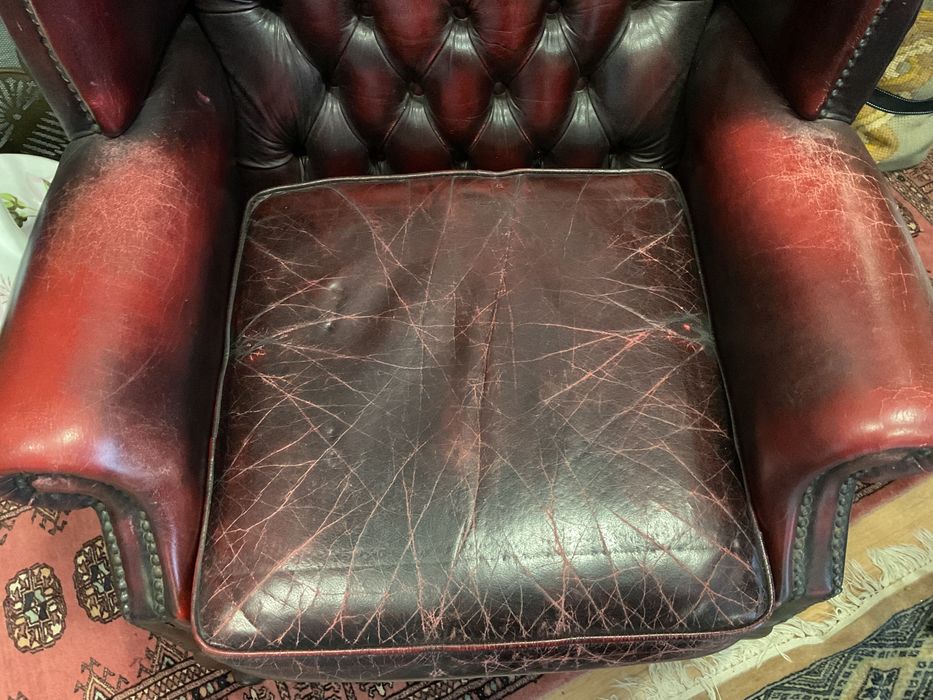 Cadeirao chesterfield cabedal castanho vintage ,discrição abaixo