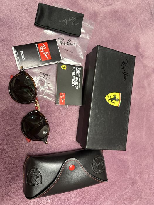 Солнцезащитные очки Ray Ban