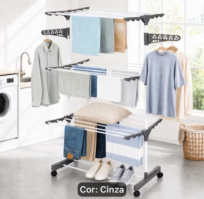 Estandal de roupas cinza