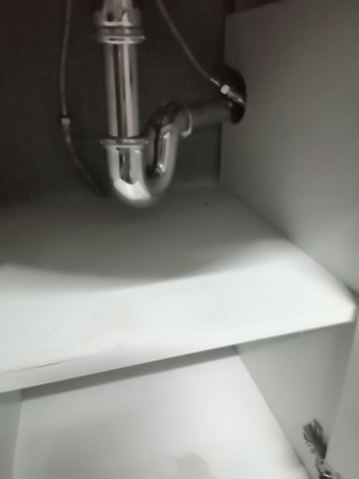 Móvel com pio e torneira