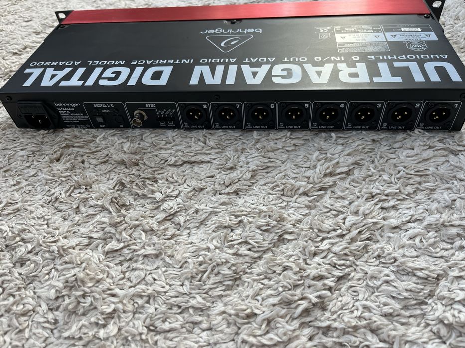 Behringer ada8200