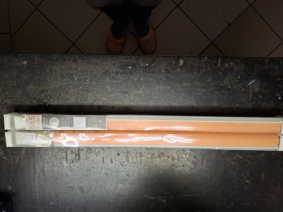 Żaluzje okienne pomarańczowe