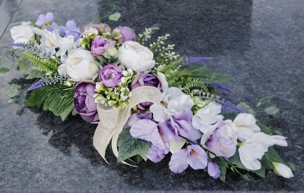 Kompozycja kwiatowa na grób stroik wg317a