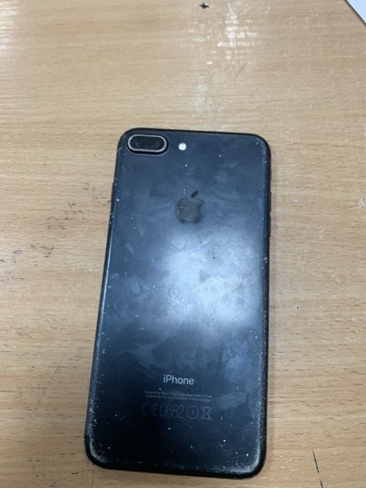 Продам айфон 7+