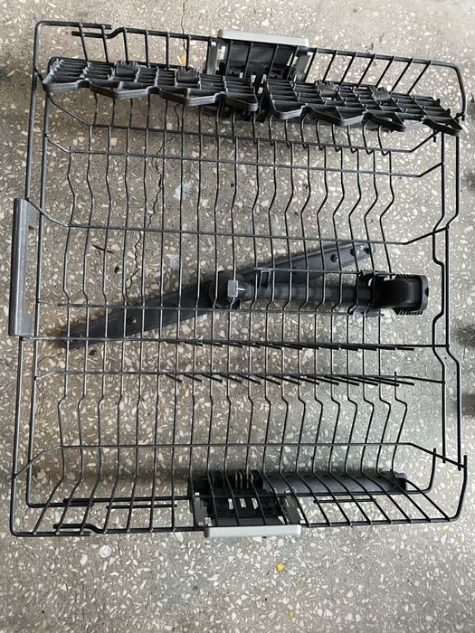 Kosz górny ze zraszaczem zmywarki Whirlpool ADG 6240/1 FD