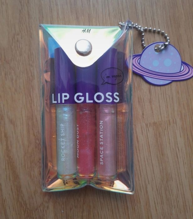 Lip Gloss com brilhantes