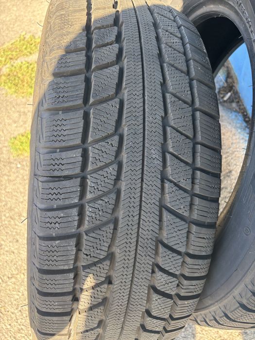 Шини зимові 235/65/R17