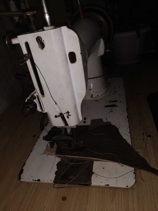 Продам швейну машину 23 клас.